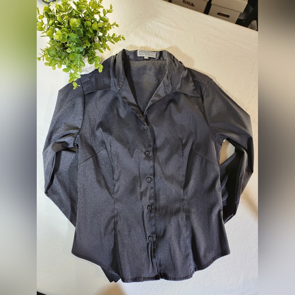 3/$25 Size M Fairweather Blouse